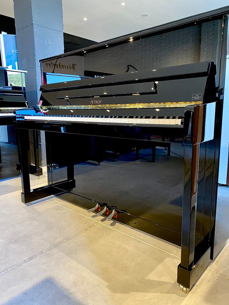 Petrof P118 M1 – Piano droit acoustique d’expression