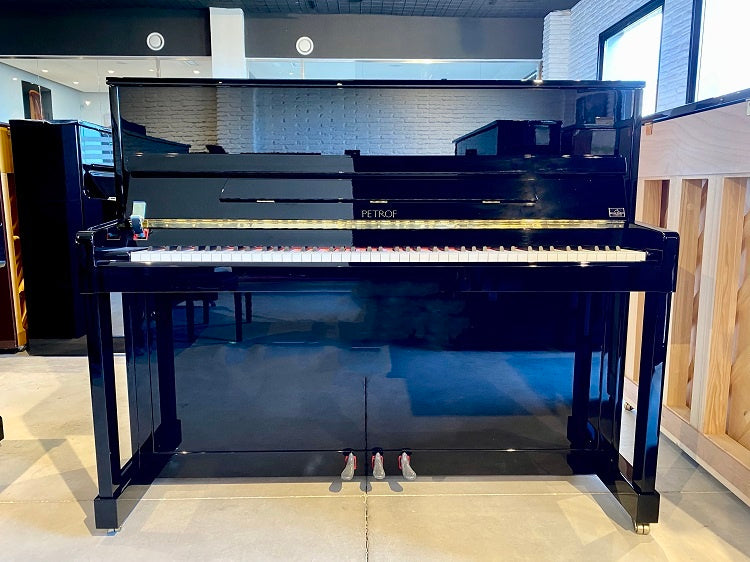 Petrof P118 M1 – Piano droit acoustique d’expression