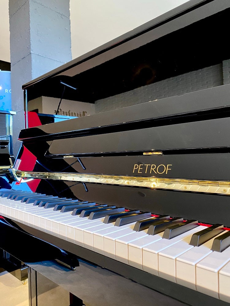 Petrof P118 M1 – Piano droit acoustique d’expression