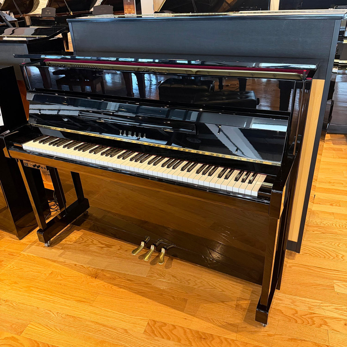 Yamaha B20 Silent – Piano droit acoustique avec système silencieux