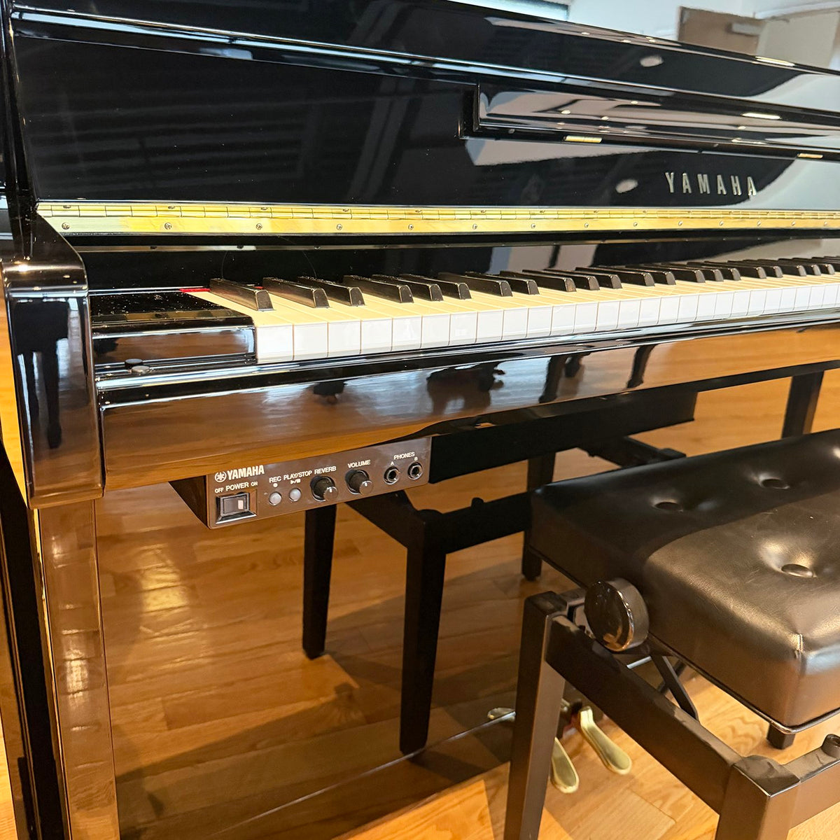 Yamaha B20 Silent – Piano droit acoustique avec système silencieux